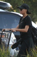 naya-rivera-out-for-grocery-shopping-in-los-angeles-01-17-2018-6